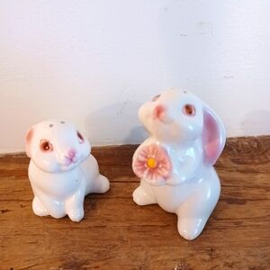 Vintage Avon 1993 Bunny Mates Salt and Pepper Shakers